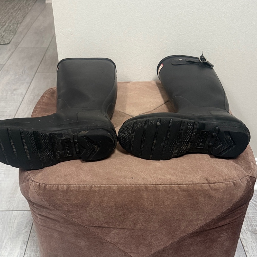 Hunter Classic Black Rain Boots- discounted due to cracking inside and outside. - Picture 3 of 8